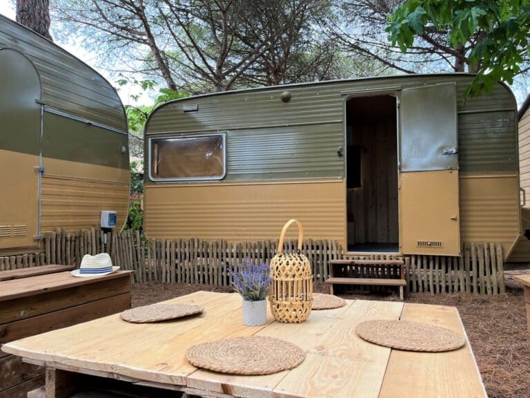 hebergement insolite carabane camping la tamarissiere agde.jpg