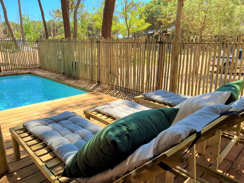 Premium accommodations (Pool)