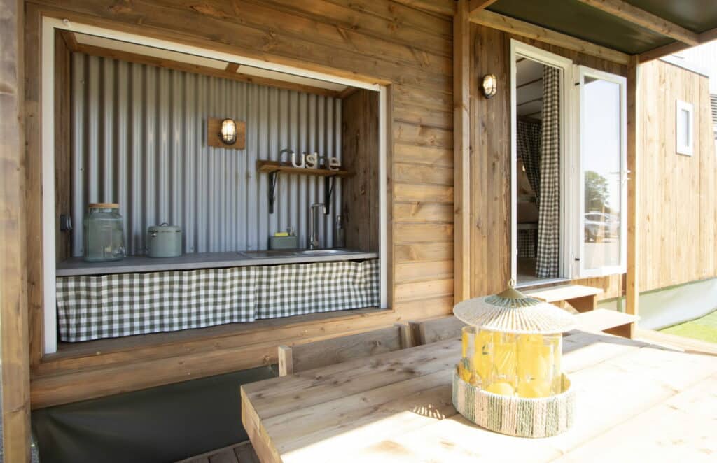 Cocoon Evasion 4 people