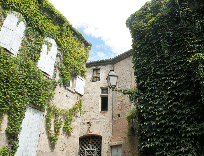 Ville de Pezenas sud de france