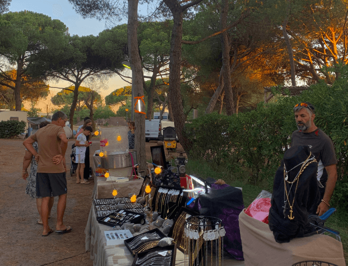 Marche nocturne au camping de la Tamarissiere à Agde