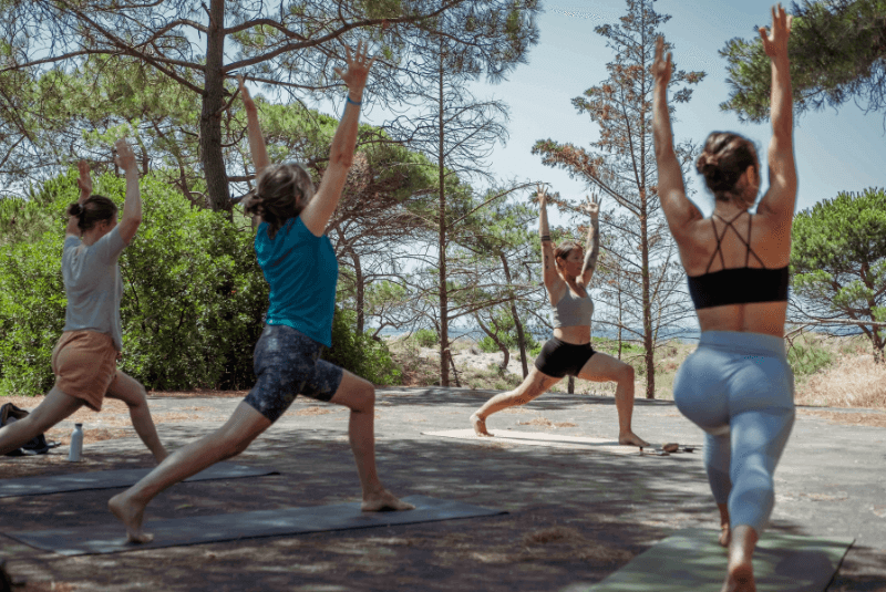 Cours de yoga vue mer camping la tamarissiere à Agde