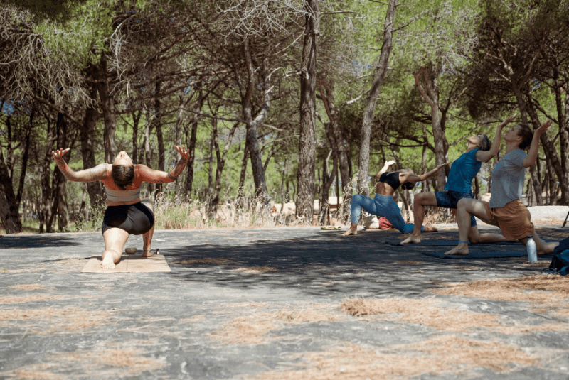 Cours de yoga vue mer camping la tamarissiere à Agde
