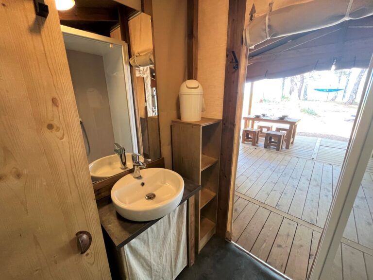 salle de bain lodge boheme camping agde la tamarissière