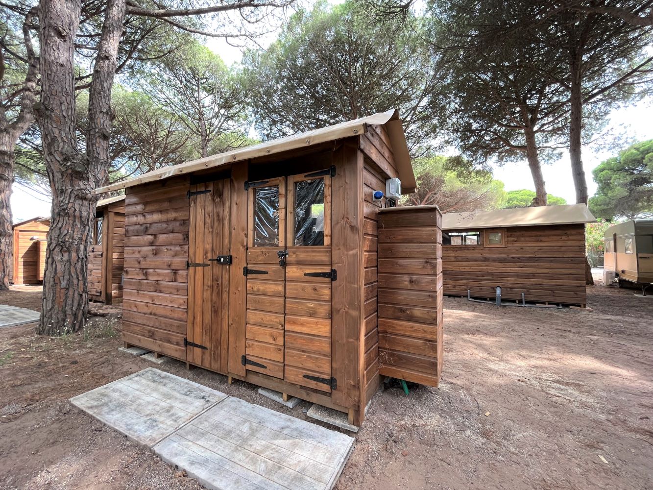 camping agde la tamarissière emplacement avec sanitaire et cuisine privatif