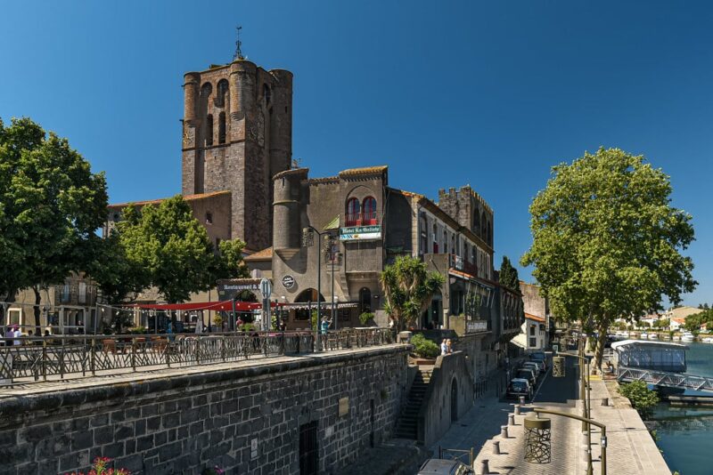 volcan agde cathédrale remparts agde