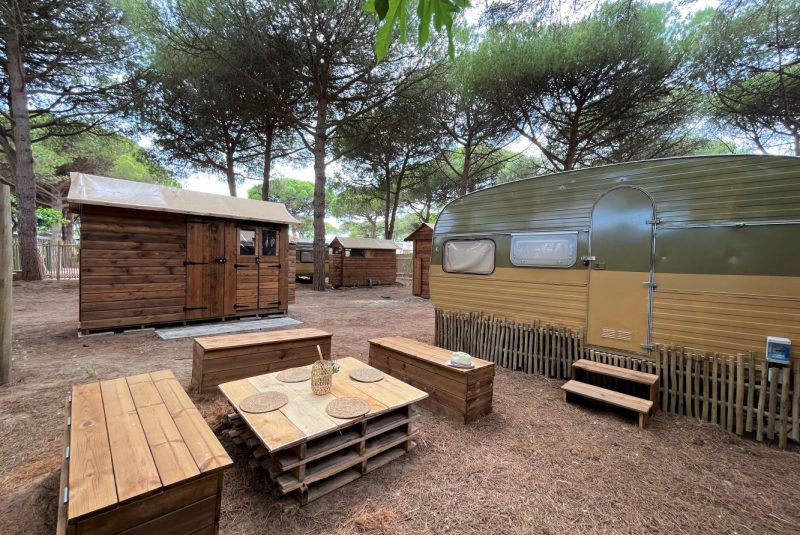 exterieur carabane camping agde la tamarissiere.jpg