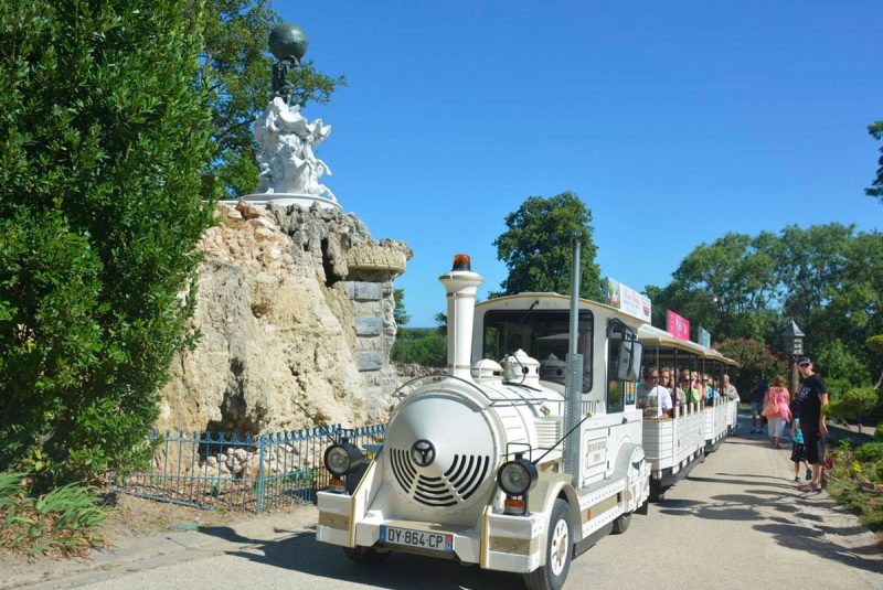 petit train à béziers hérault en occitanie camping la tamarissière